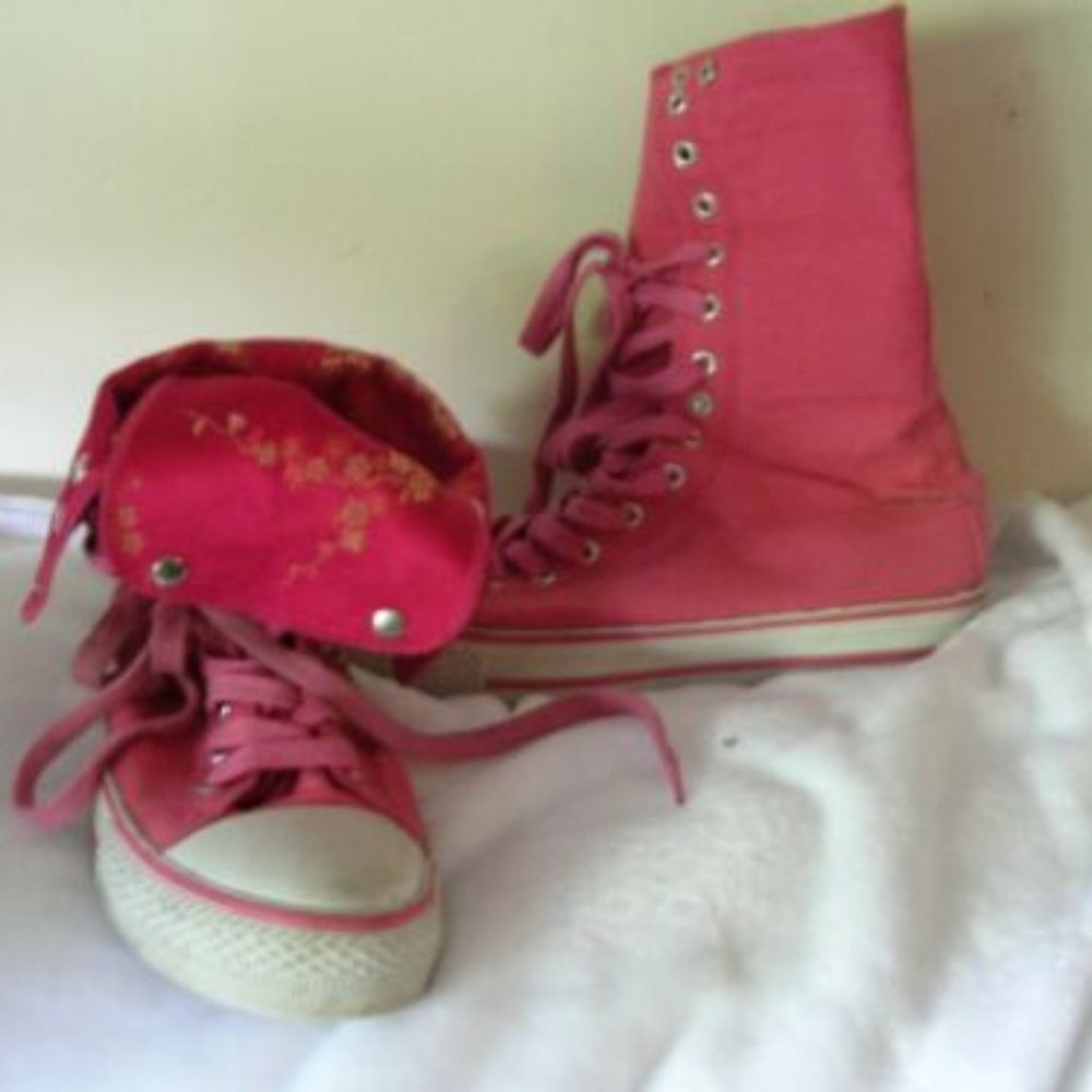 Fuschia Hot pink convertible high top sneakers satin floral sz 8 Hot Topic